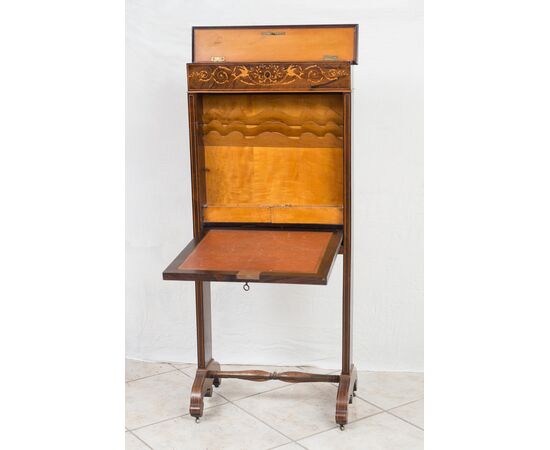Secrétaire antico Carlo X Francese in legno esotico pregiato con innesti di intarsio in acero. Periodo XIX secolo.