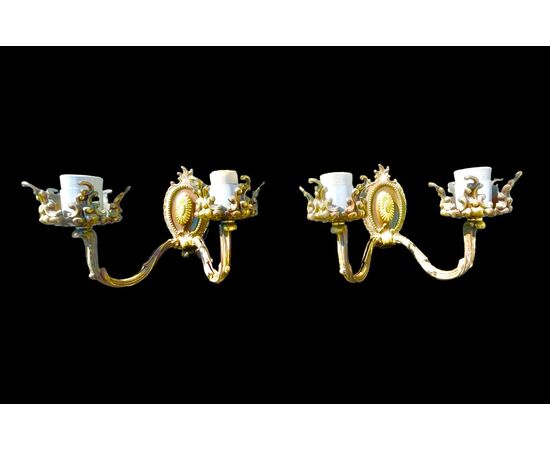 Coppia di lampade applique in bronzo a due fuochi.Marchio Chiarini.