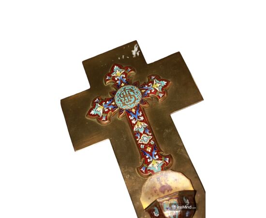 Crocifisso in metallo Cloisonne con acquasantiera 1900
