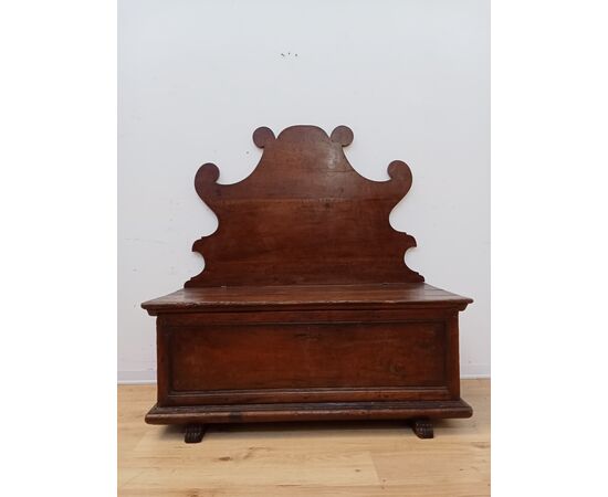 Cassapanca con schienale in noce- fine 800- baule-scrigno