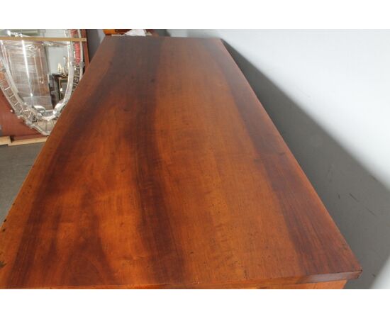Antico cassettone , comò  Luigi XVI 1770 intarsiato  Piacenza. Gambe a spillo.  Restaurato mis 138 x 57 . h 102 