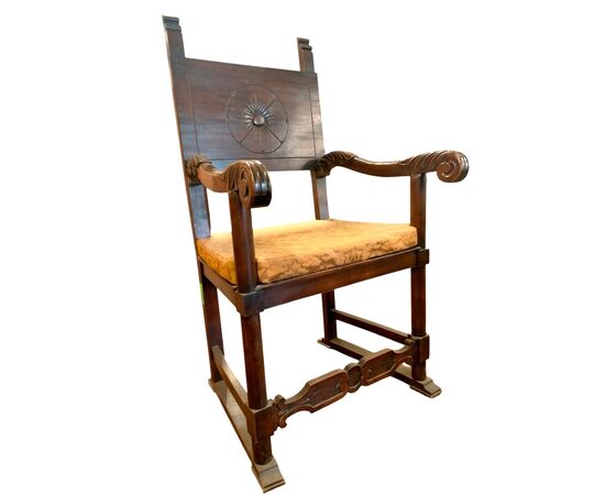 Sedie e poltrone in noce del Novecento