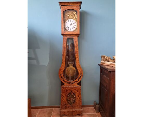 Orologio a pendolo laccato dell'Ottocento