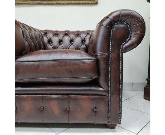 Coppia di poltrone chesterfield club in pelle marrone inglese originale nuova 