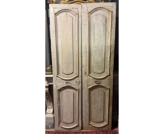 PTS893 - N. 2 Porte laccate bifacciali, epoca '700, misure cm L 100 x H 212