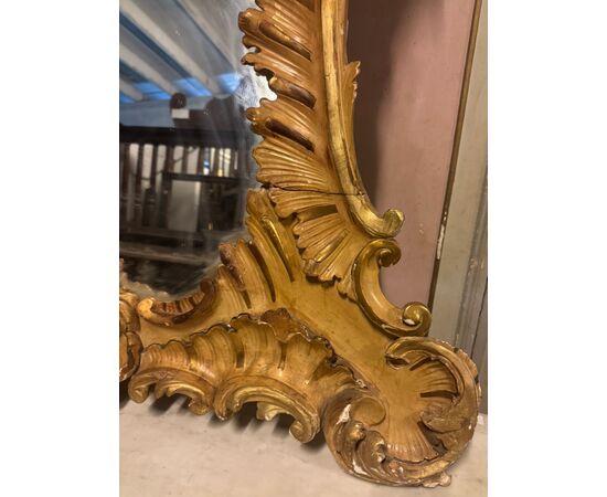 SPECC557 - Specchiera dorata scolpita a volute, epoca '800, misure cm L 115 x H 215