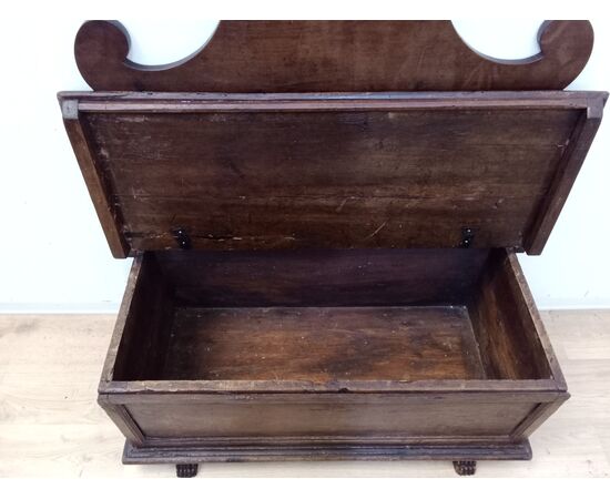 Cassapanca con schienale in noce- fine 800- baule-scrigno
