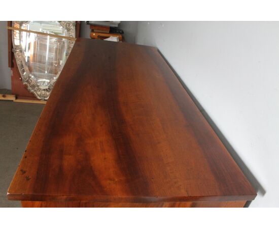 Antico cassettone , comò  Luigi XVI 1770 intarsiato  Piacenza. Gambe a spillo.  Restaurato mis 138 x 57 . h 102 