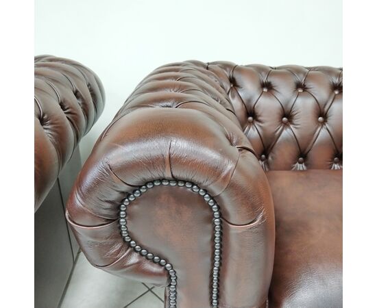 Coppia di poltrone chesterfield club in pelle marrone inglese originale nuova 