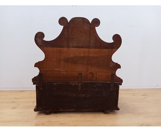 Cassapanca con schienale in noce- fine 800- baule-scrigno