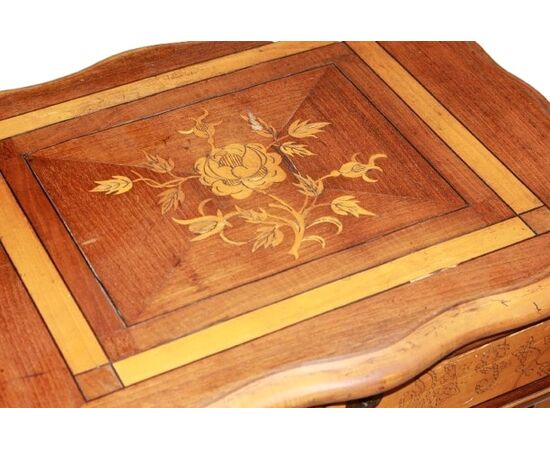 Toilette Francese del 1800 in Legno di noce con intarsi