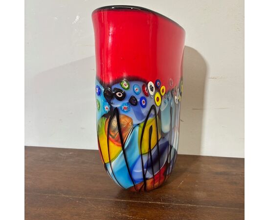 Vaso strepitoso vetro  Murano lavorazione incamiciata e a Murrine Millefiori . Anni 70 Grandi dimensioni . H 35 L 33