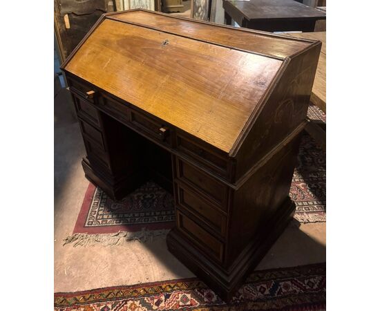 TAV317 - Bancone da reception in noce con intarsi, epoca '700, misure cm L 130 x H 105 x P 65