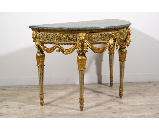 RISERVATA Importante e rara consolle a mezzaluna neoclassica in legno intagliato laccato e dorato, Torino, Francesco Bolgiè attr., fine XVIII secolo