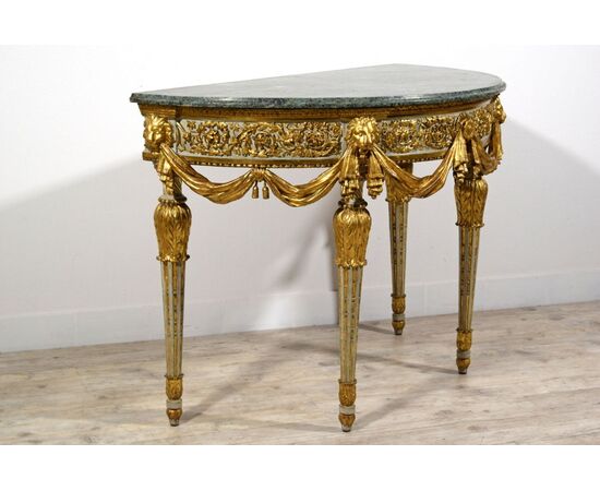 RISERVATA Importante e rara consolle a mezzaluna neoclassica in legno intagliato laccato e dorato, Torino, Francesco Bolgiè attr., fine XVIII secolo