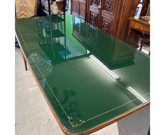 Tavolo modernariato anni 60 con piano in vetro verde dipinto . Restaurato. Mis 178 x 86 h 80 