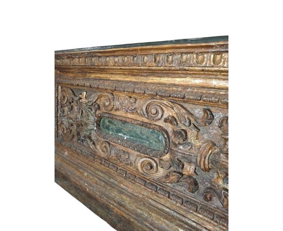 Basamento da cornice in legno dorato