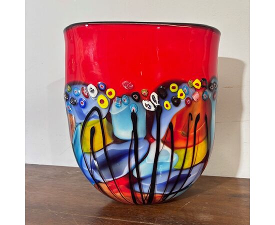 Vaso strepitoso vetro  Murano lavorazione incamiciata e a Murrine Millefiori . Anni 70 Grandi dimensioni . H 35 L 33
