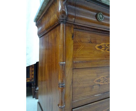 Cassettone Carlo X in noce intarsiato acero 1820 Piemonte