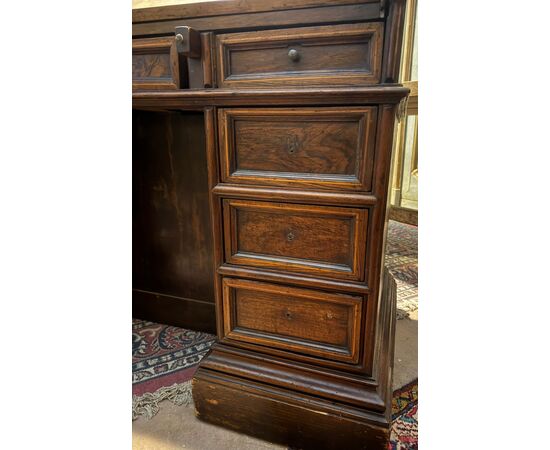 TAV317 - Bancone da reception in noce con intarsi, epoca '700, misure cm L 130 x H 105 x P 65