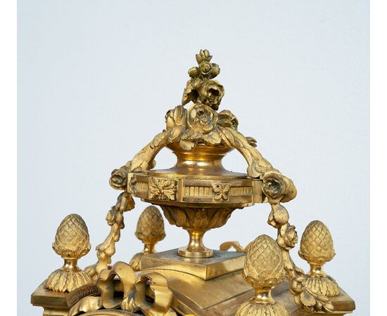 Orologio antico Napoleone III Francese in bronzo dorato.Periodo XIX secolo.