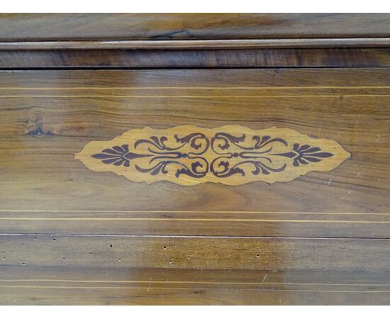 Cassettone Carlo X in noce intarsiato acero 1820 Piemonte