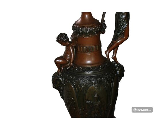Vaso ad Anfora Francese in metallo del 1800 con Figure