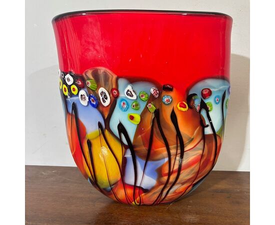 Vaso strepitoso vetro  Murano lavorazione incamiciata e a Murrine Millefiori . Anni 70 Grandi dimensioni . H 35 L 33