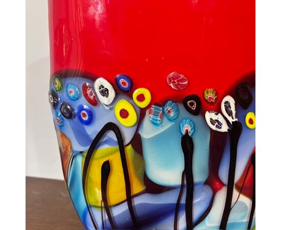 Vaso strepitoso vetro  Murano lavorazione incamiciata e a Murrine Millefiori . Anni 70 Grandi dimensioni . H 35 L 33
