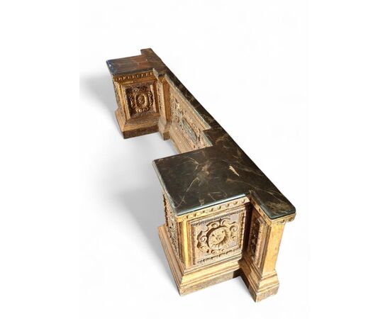 Basamento da cornice in legno dorato
