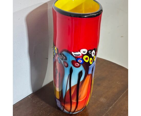 Vaso strepitoso vetro  Murano lavorazione incamiciata e a Murrine Millefiori . Anni 70 Grandi dimensioni . H 35 L 33