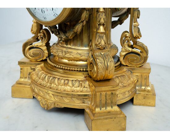 Orologio antico Napoleone III Francese in bronzo dorato.Periodo XIX secolo.