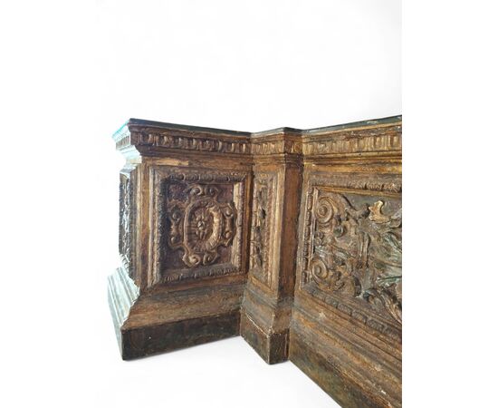 Basamento da cornice in legno dorato