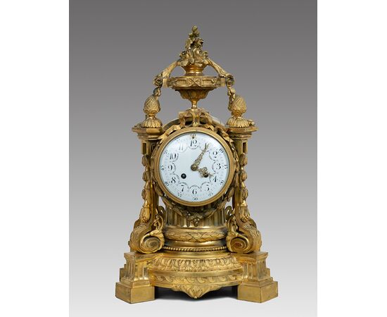 Orologio antico Napoleone III Francese in bronzo dorato.Periodo XIX secolo.