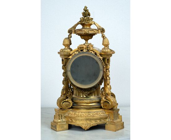 Orologio antico Napoleone III Francese in bronzo dorato.Periodo XIX secolo.