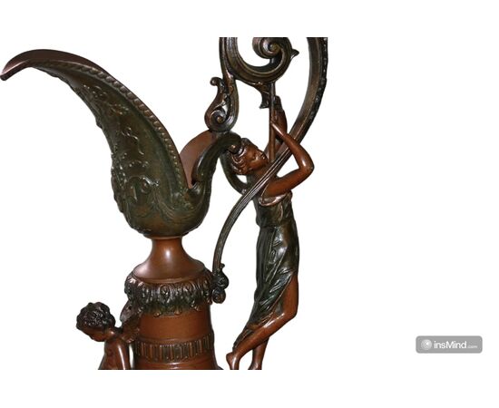 Vaso ad Anfora Francese in metallo del 1800 con Figure