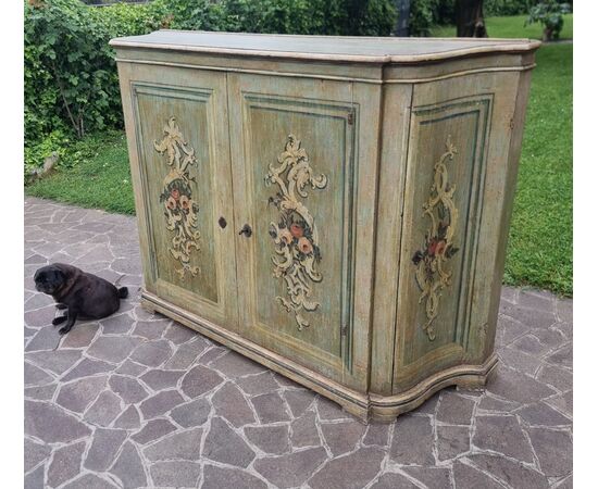 Credenza laccata veneziana del 700 – Un’eleganza senza tempo