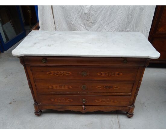 Cassettone Carlo X in noce intarsiato acero 1820 Piemonte