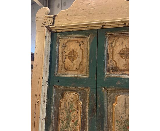 PTL708 - Lacquered door with painted panels, with frame, 18th century, opening size cm W 98 x H 205