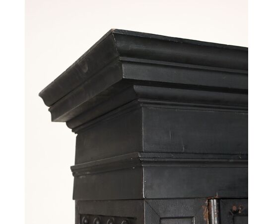 DARS675 - Antique safe in walnut and iron, decorated with studs, 19th century, dimensions cm W 112 x H 186 x D 57