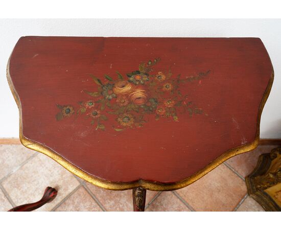 Pair of demi-lune consoles in lacquered and painted wood. Venice 19th century.