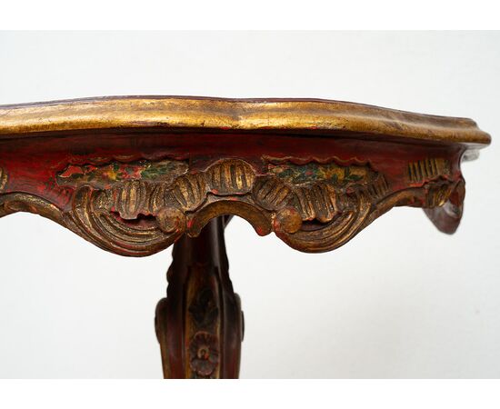 Pair of demi-lune consoles in lacquered and painted wood. Venice 19th century.
