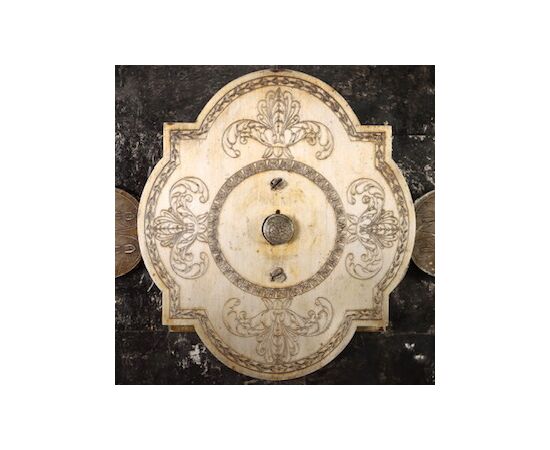 DARS675 - Antique safe in walnut and iron, decorated with studs, 19th century, dimensions cm W 112 x H 186 x D 57