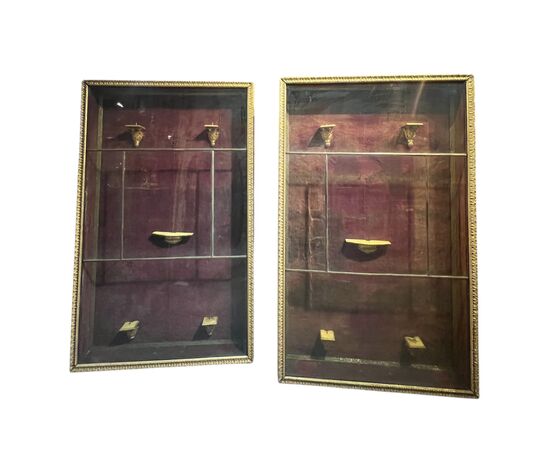 Coppia di teche in legno 