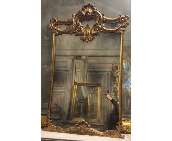 SPECC560 - Gilded and sculpted mirror with shells, 19th century, dimensions cm W 85 x H 138