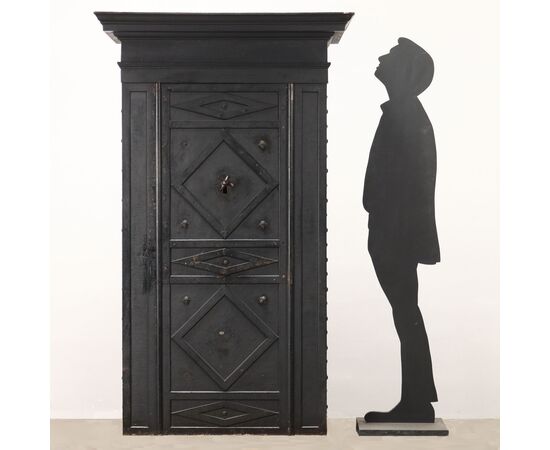 DARS675 - Antique safe in walnut and iron, decorated with studs, 19th century, dimensions cm W 112 x H 186 x D 57