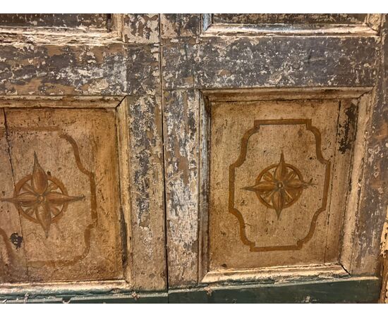 PTL708 - Lacquered door with painted panels, with frame, 18th century, opening size cm W 98 x H 205