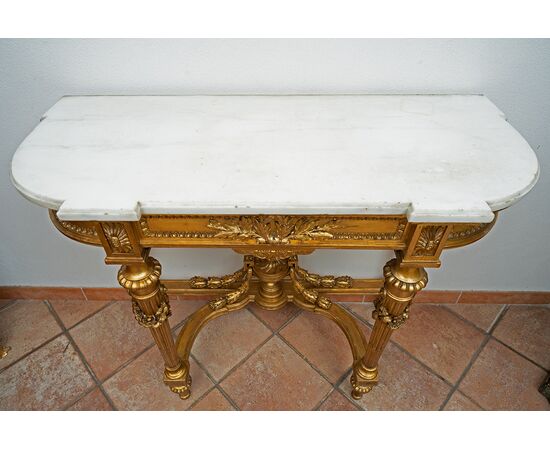 Antique Napoleon III console table in gilded and carved wood with a white marble top. France, 19th century.