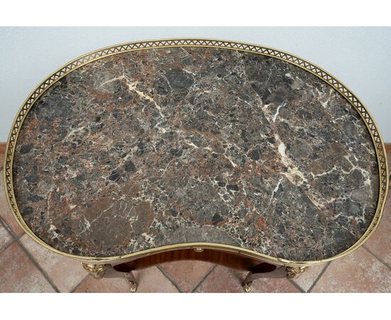 Antique Napoleon III bean-shaped table in precious exotic woods. France, 19th century.