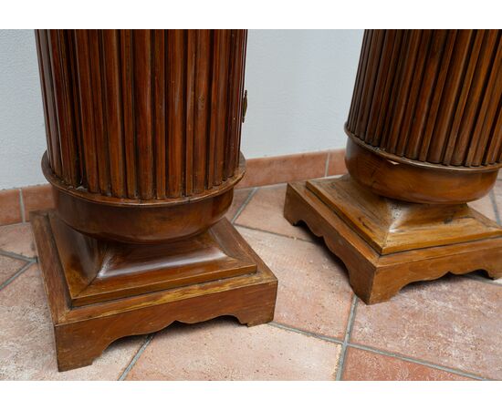 Pair of antique cherry wood columns with white marble tops. Naples, early 19th century.